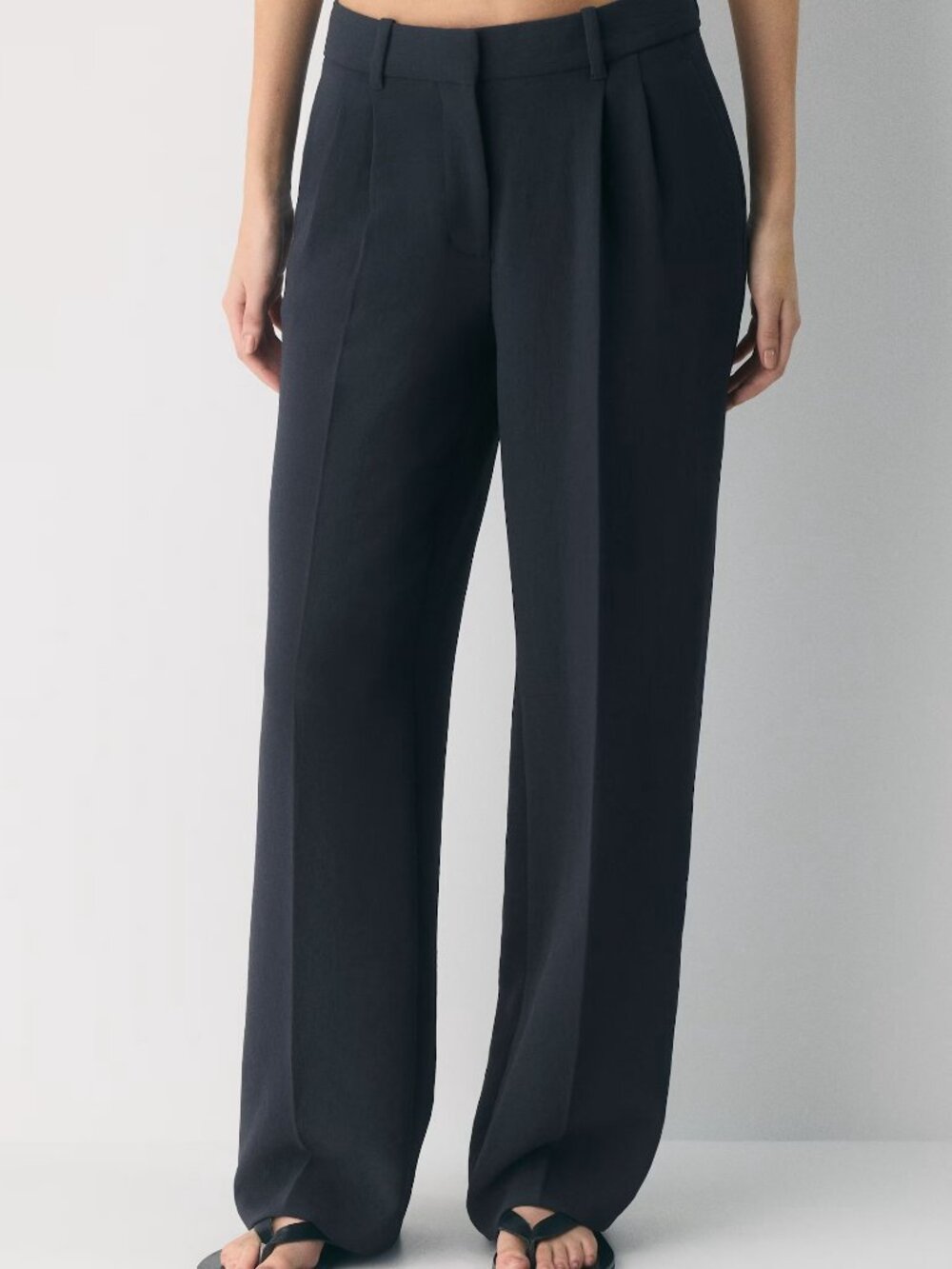 Aritzia Effortless Pant | Wide Leg Trouser | Size 6 Short | Dark Night Navy
